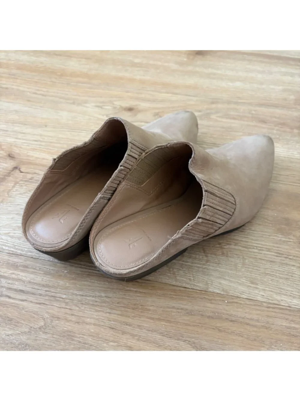 Frye Rowen Gore Low Heel Point Toe Mules Beige Suede Women’s Size 7.5